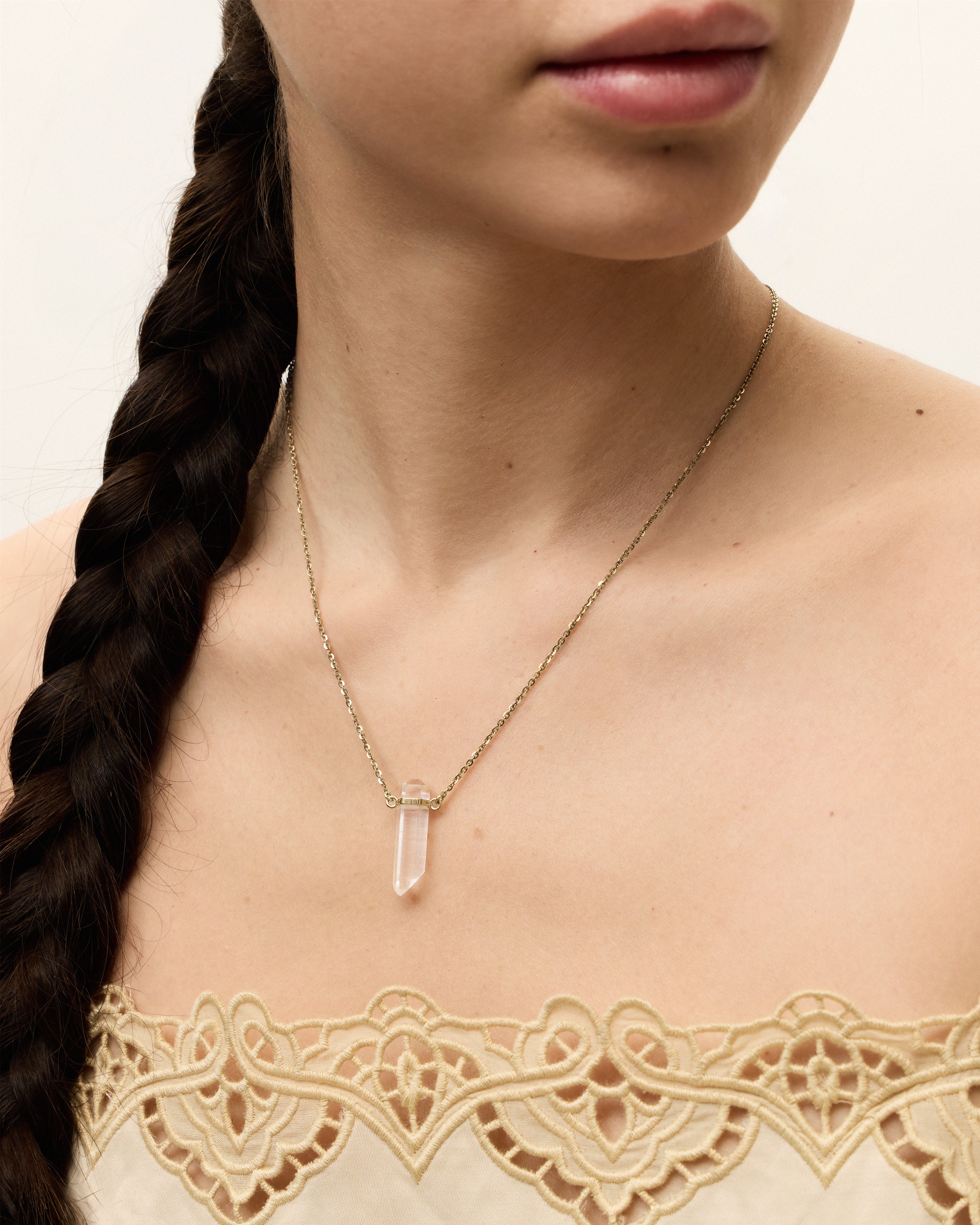 ENCARA Clear Quartz necklace with raw polished quartz point pendant, gold solid anchor chain, 8 cm extension chain, arrowhead-shaped fantasy signature.