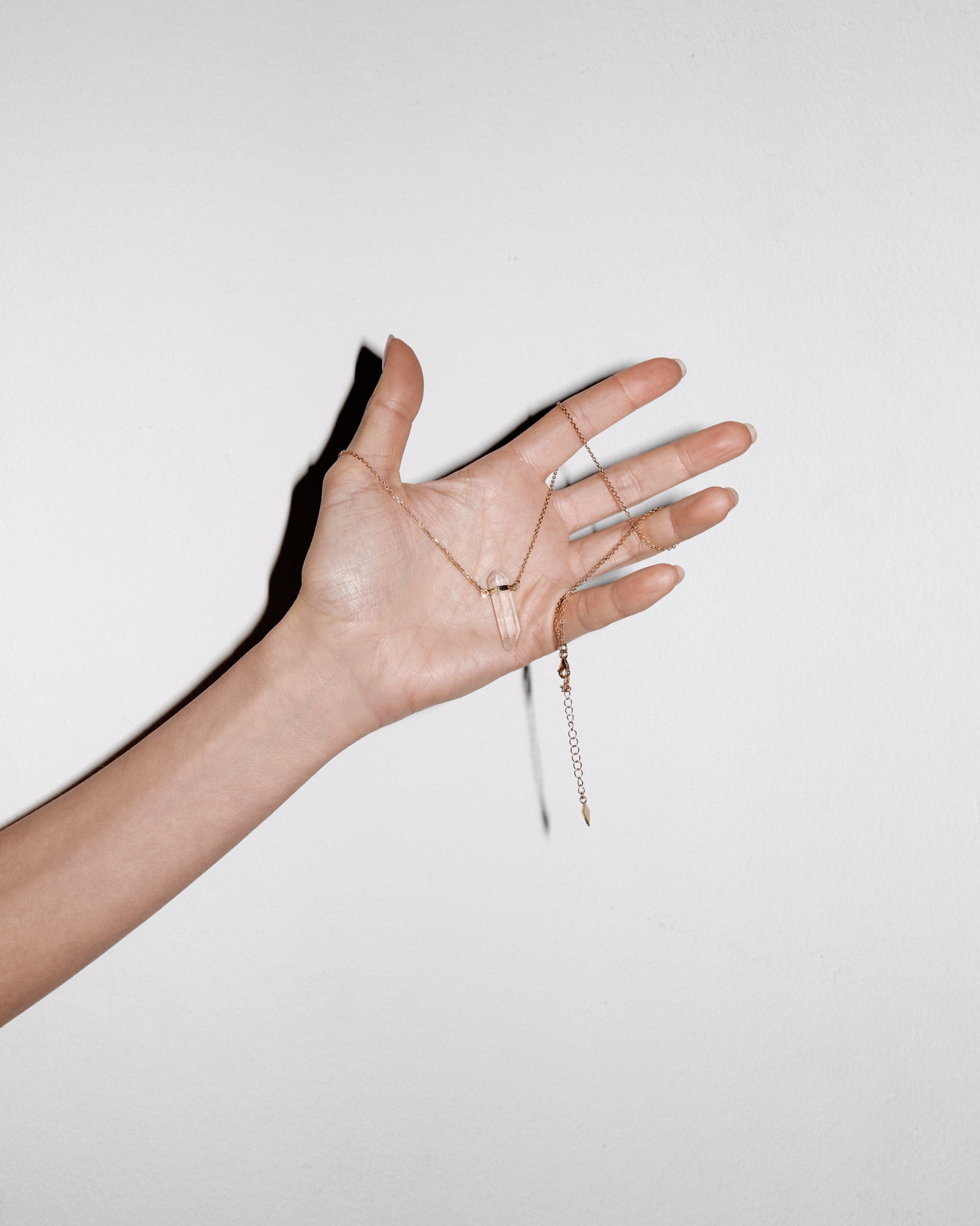 ENCARA Clear Quartz necklace with raw polished quartz point pendant, gold solid anchor chain, 8 cm extension chain, arrowhead-shaped fantasy signature.