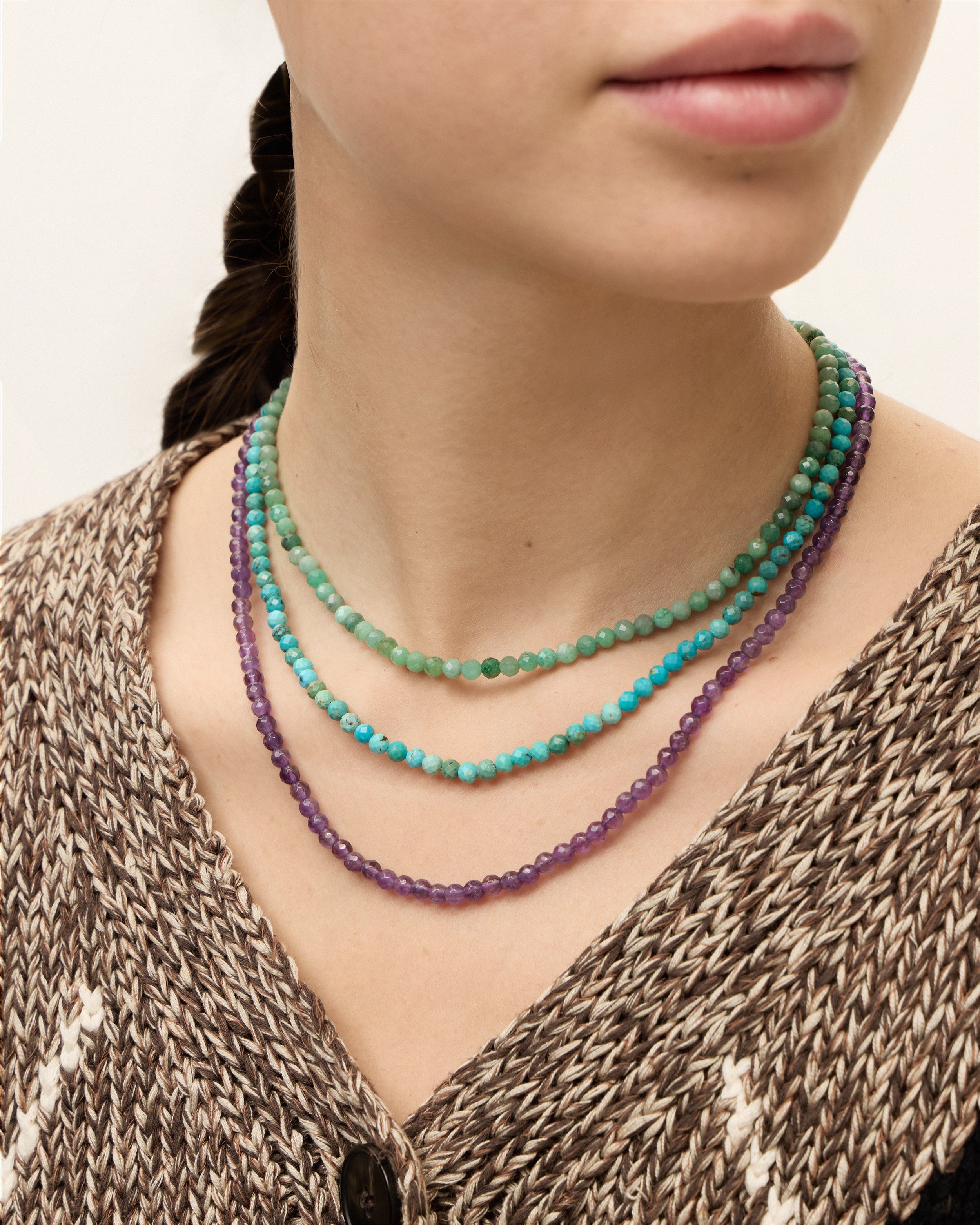 ETERNA VIRID Emerald / ETERNA AZURA Turquoise / ETERNA VÉLA Amethyst necklace with polished gold spiral bead, 4 cm extension chain and clasp, arrowhead-shaped fantasy signature, and 4 mm faceted emerald, turquoise, amethyst bead strand.