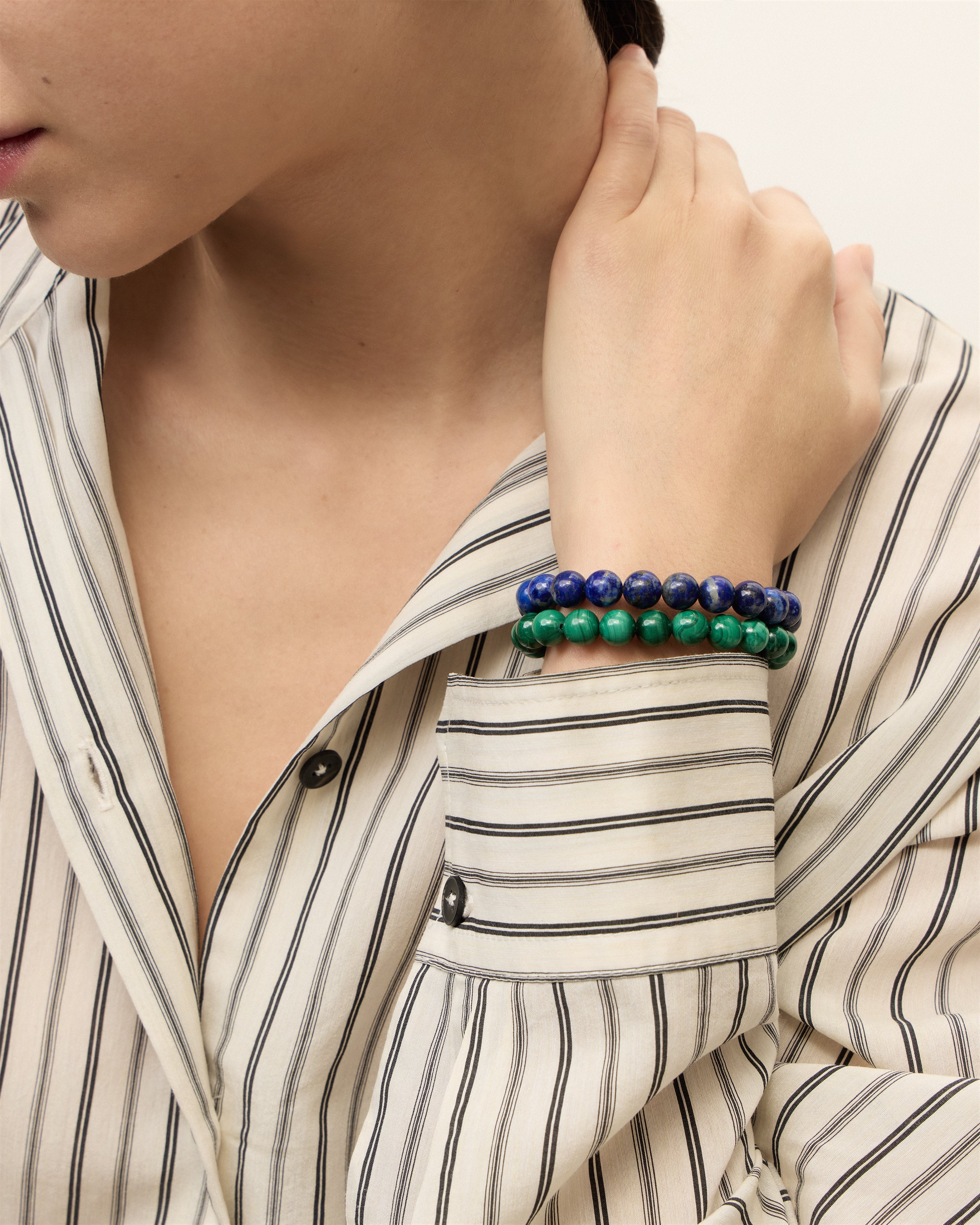 ETERNA NOCTA Lapis Lazuli / ETERNA VERDAN Malachite bracelet with polished gold spiral bead, 4 cm extension chain and clasp, arrowhead-shaped fantasy signature, and 8 mm faceted lazurite / malachite bead strand.