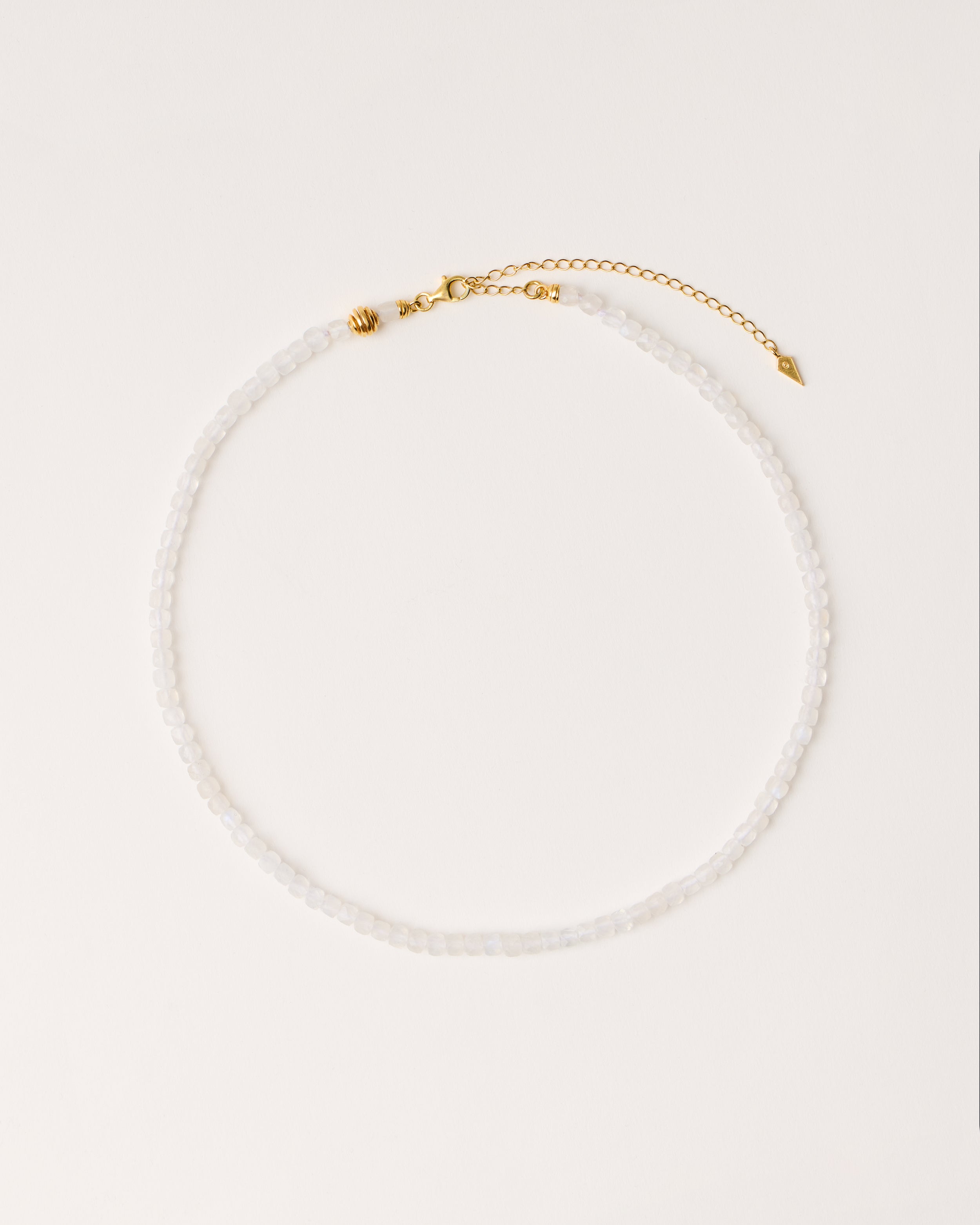 ETERNA LUNOR Moonstone necklace with polished gold-plated silver spiral bead, 8 cm extension chain and clasp, arrowhead-shaped fantasy signature, and 4 mm faceted moonstone bead strand.