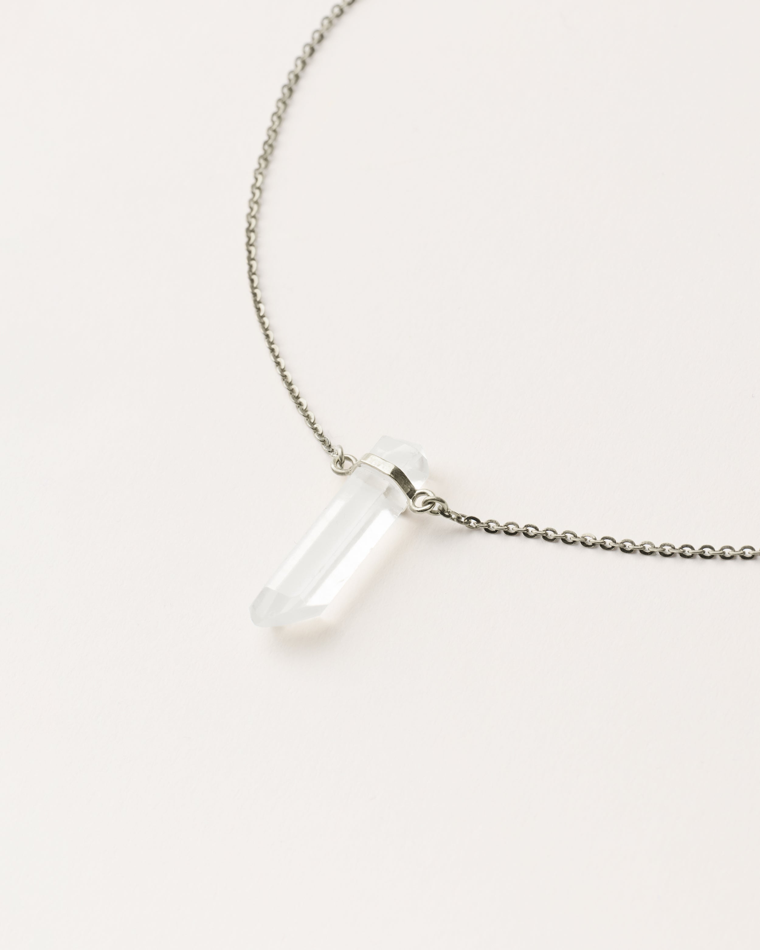 ENCARA Clear Quartz necklace with raw polished quartz point pendant, silver solid anchor chain, 8 cm extension chain, arrowhead-shaped fantasy signature.
